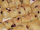 Steamed sticky rice stuffed with banana and black beans