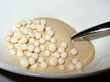 Graham cracker over vanilla cream, with frozen green apple balls